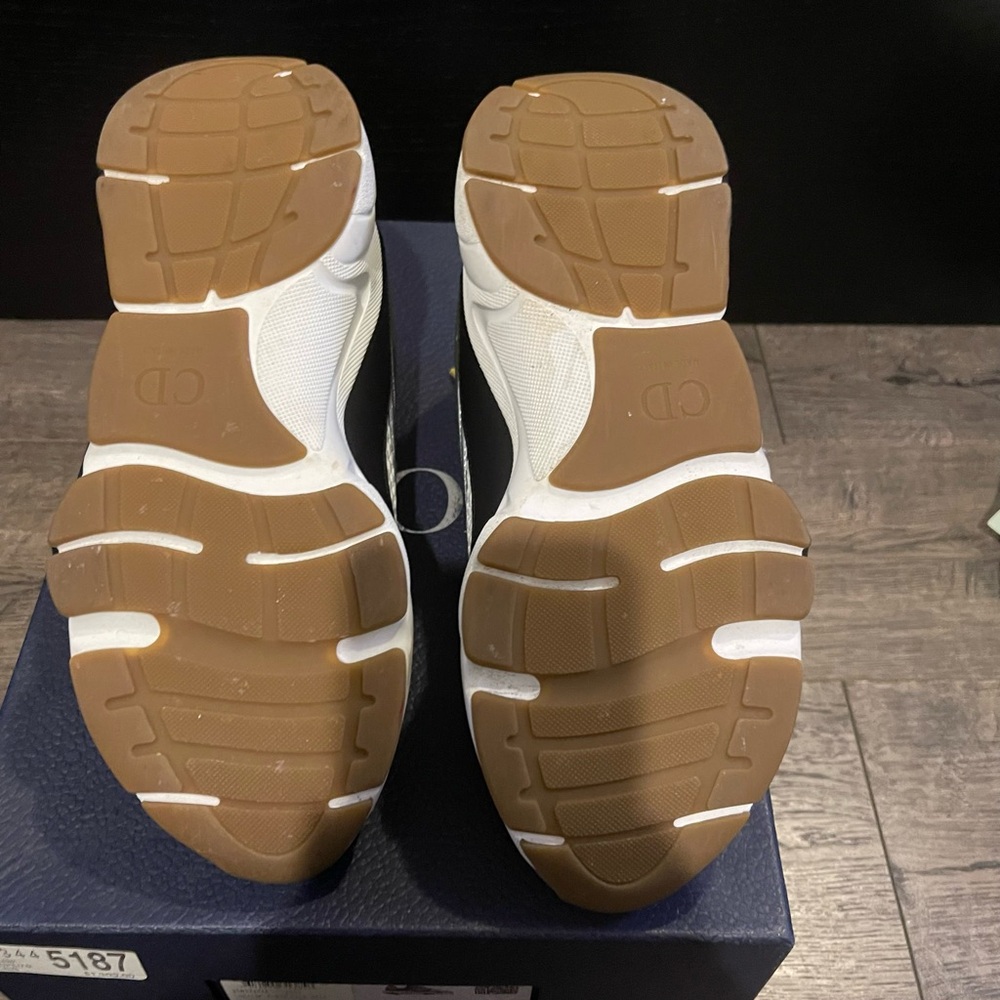 Dior Silver and Orange Sneakers Dynamic Design - Picture 5 of 7